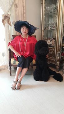 Elaine and Nou Nou, beautiful Ladies.